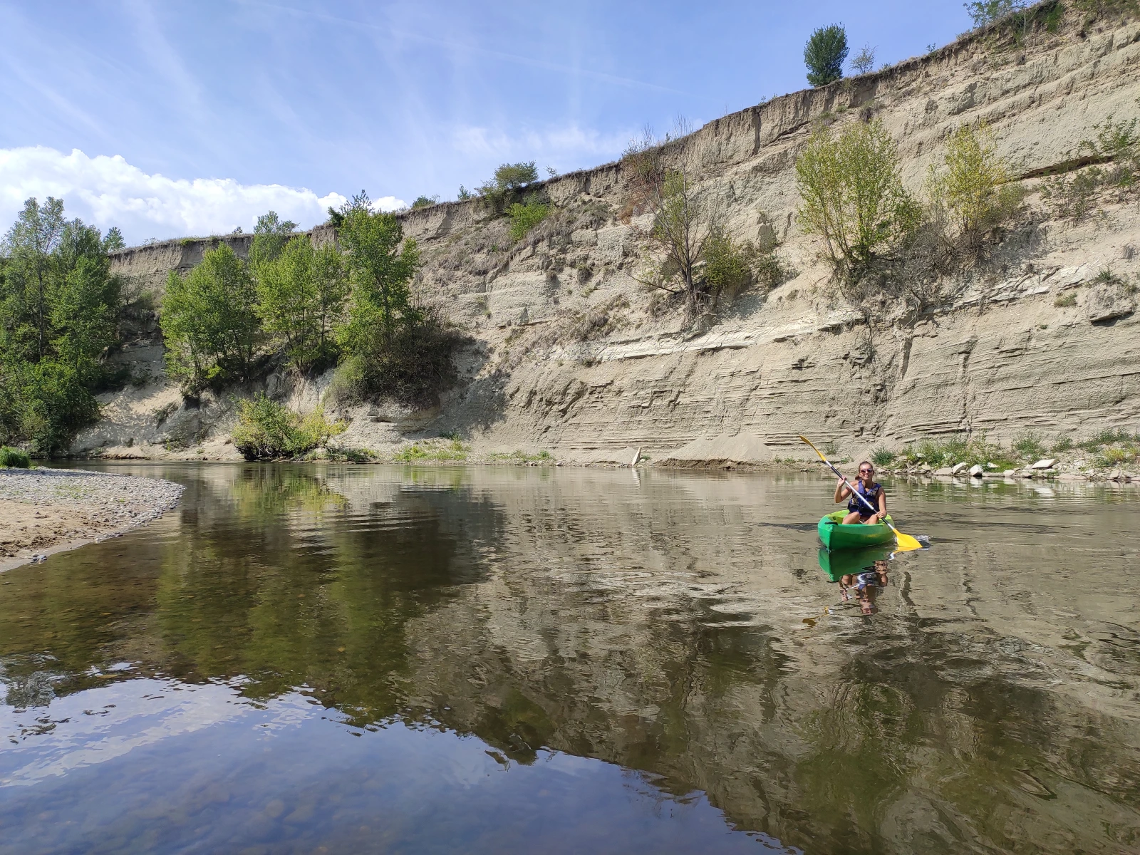 Canoe_kayak_femme_falaise_malmouche_auvergne_cournon_pont-du-chateau