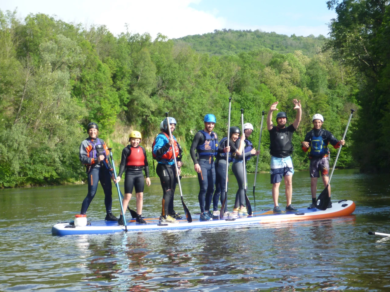 Auvergne Loisir_SUP_Allier_Bigsup_Groupe_jeunes_regards vers appareil