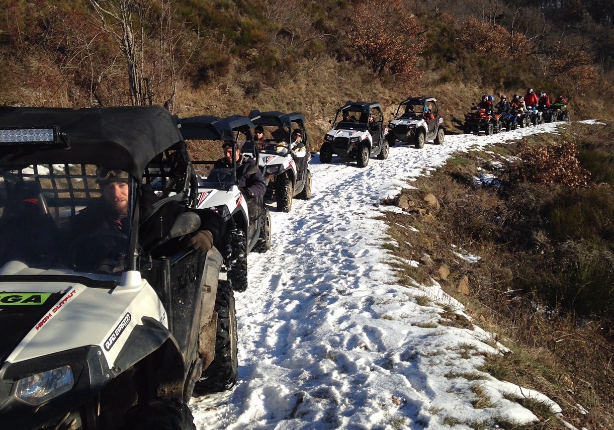 4x4_buggy_quad_randonnée_chemin_enneigé_neige_hiver_Auvergne